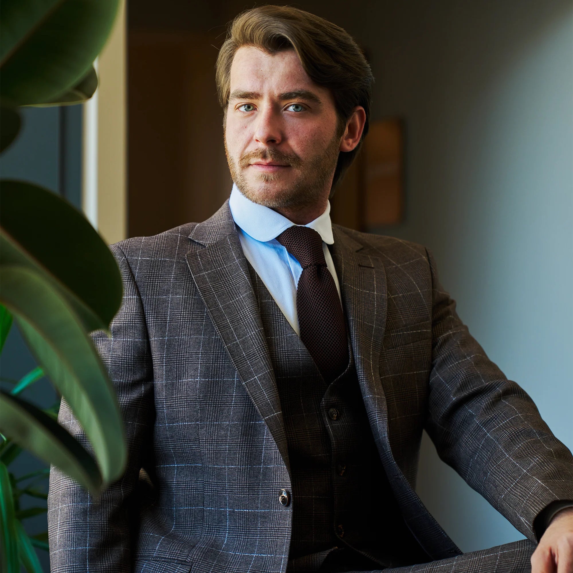 tie for brown blazer